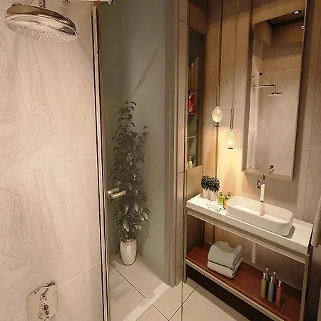 Otel La Vita's Side